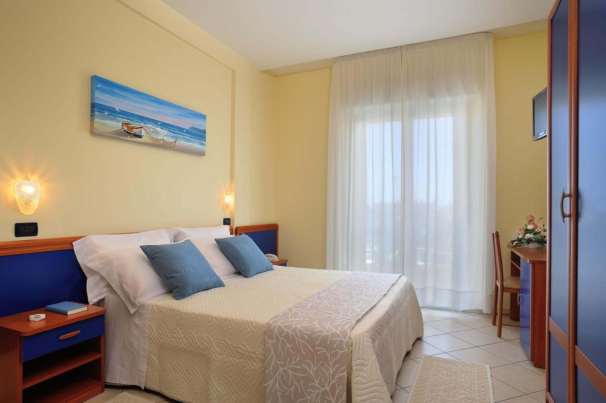 Hotel Riviera B&B Мисано Адриатико Екстериор снимка