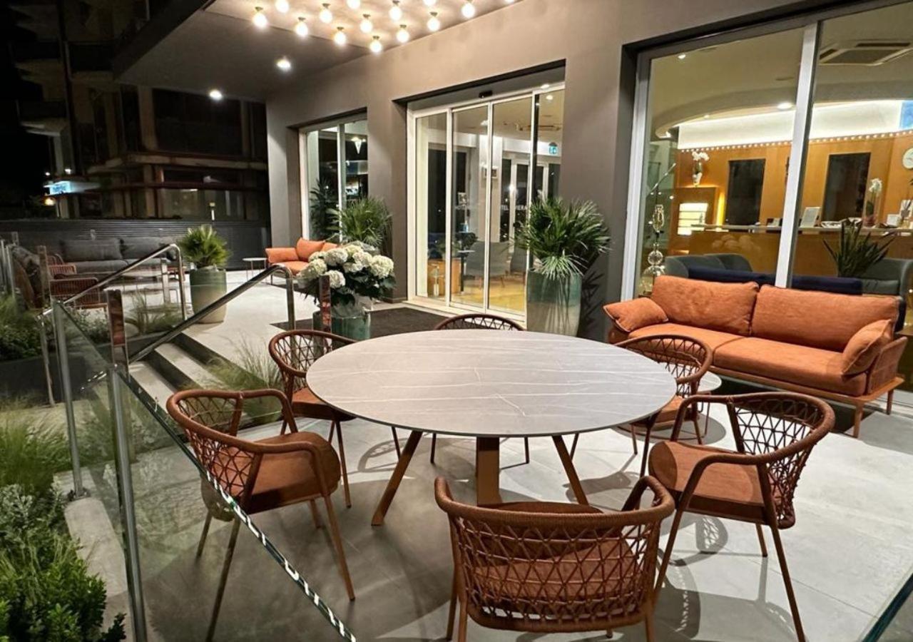Hotel Riviera B&B Мисано Адриатико Екстериор снимка