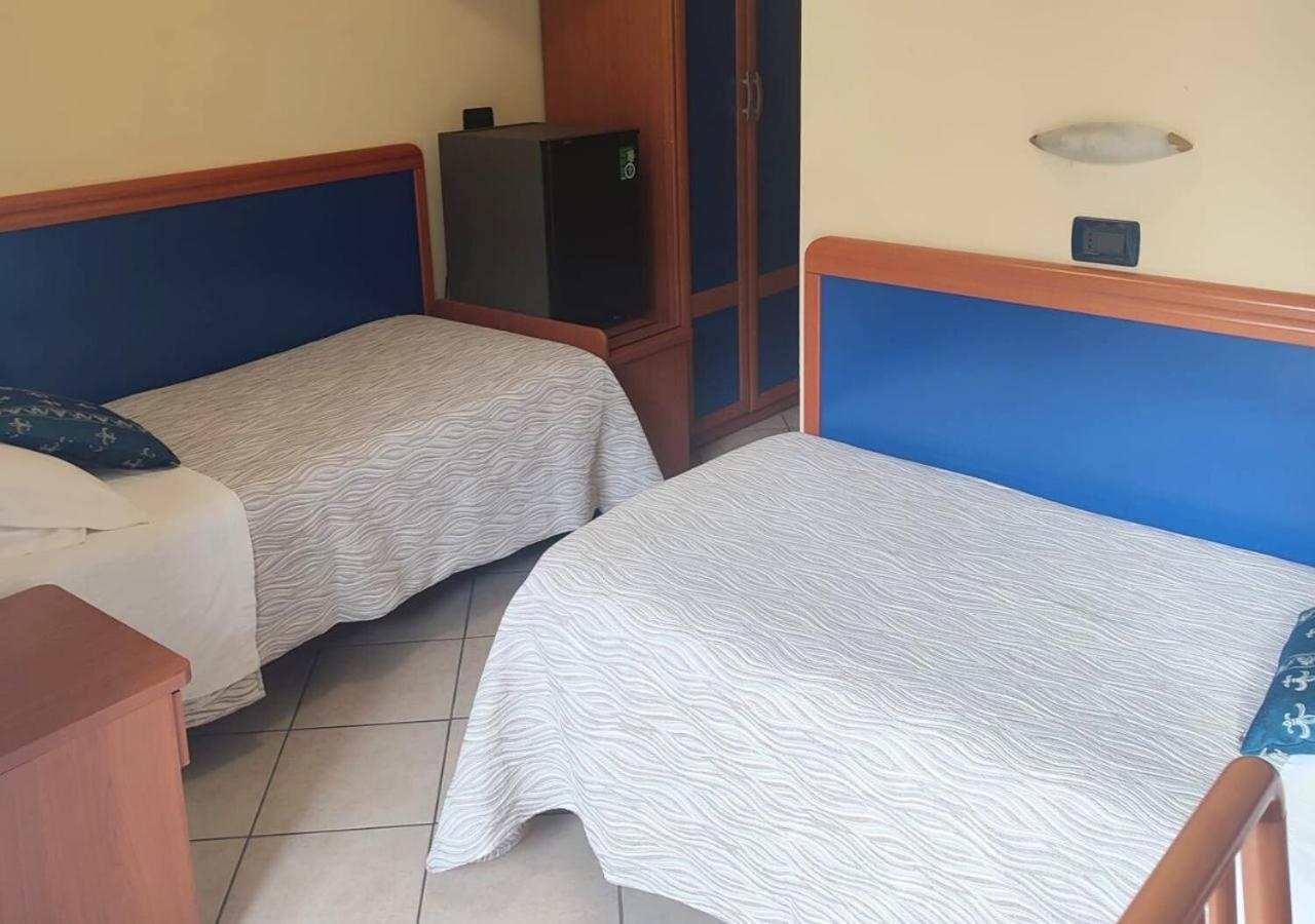Hotel Riviera B&B Мисано Адриатико Екстериор снимка
