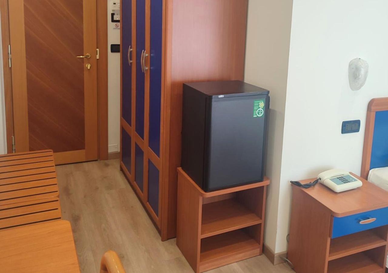 Hotel Riviera B&B Мисано Адриатико Екстериор снимка