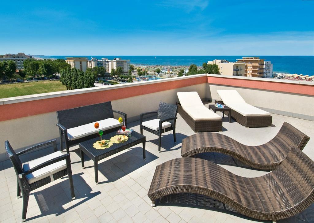 Hotel Riviera B&B Мисано Адриатико Екстериор снимка