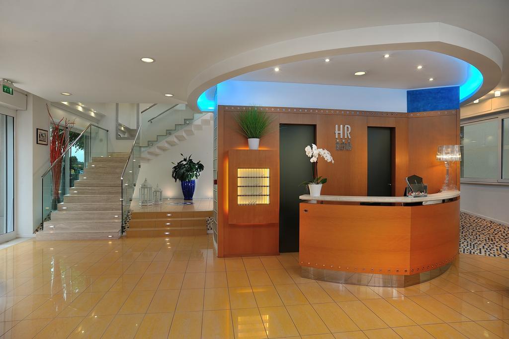 Hotel Riviera B&B Мисано Адриатико Екстериор снимка