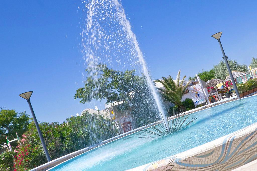 Hotel Riviera B&B Мисано Адриатико Екстериор снимка
